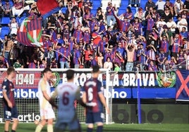 Pese a la difícil temporada, el Eibar ha dejado grandes momentos y gestas para regar de optimismo a su afición para el próximo curso.
