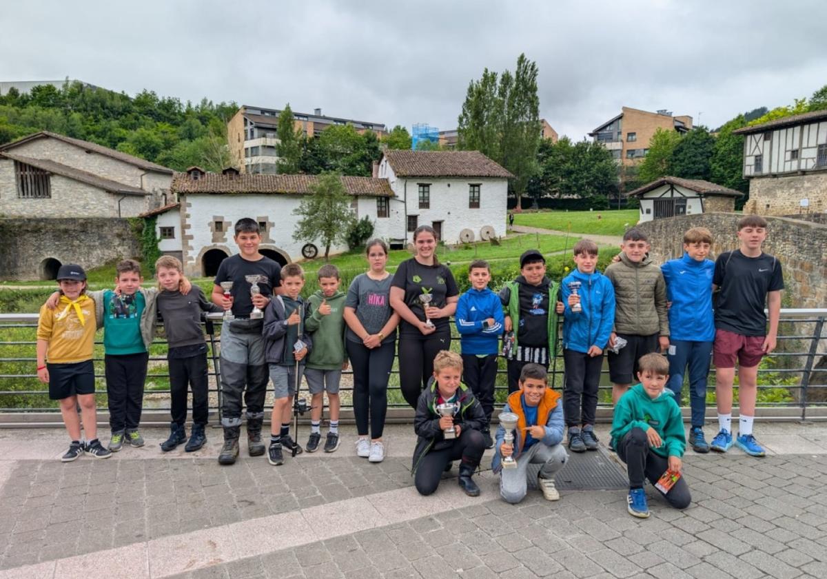 Los participantes del concurso de pesca en Igartza.