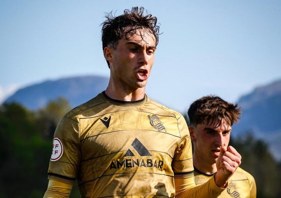 Mikel Goti celebra un gol