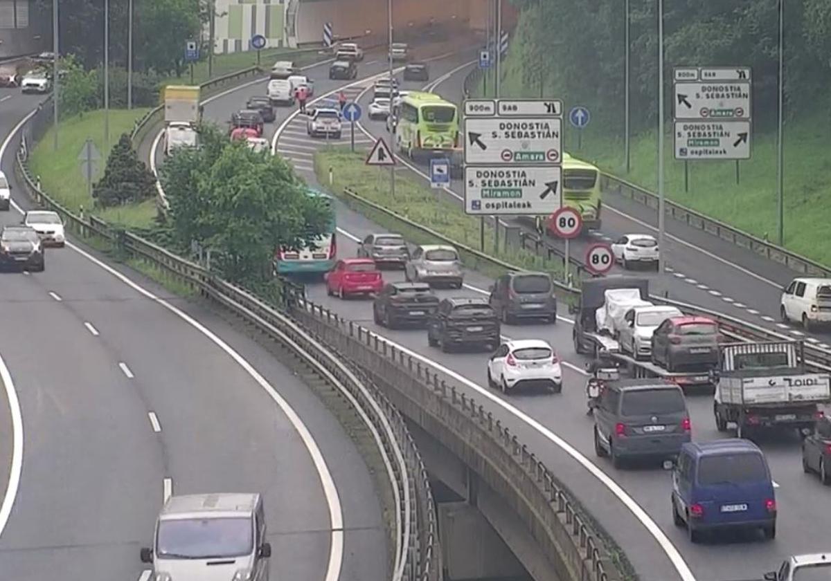 Retenciones por el accidente de esta mañana en la GI-20 a la altura de Aritzeta.