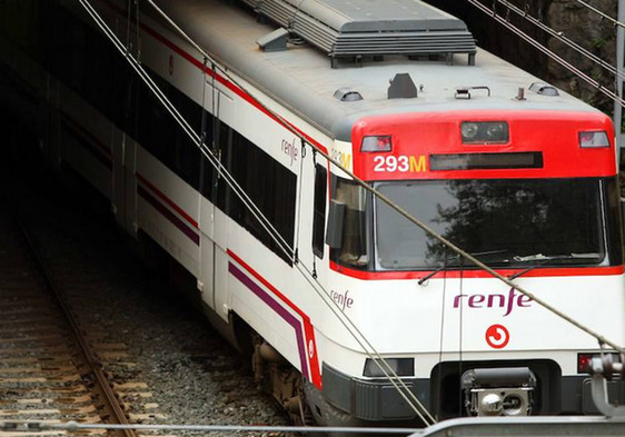Uno de los trenes que operan en el Cercanías de San Sebastián de Renfe.