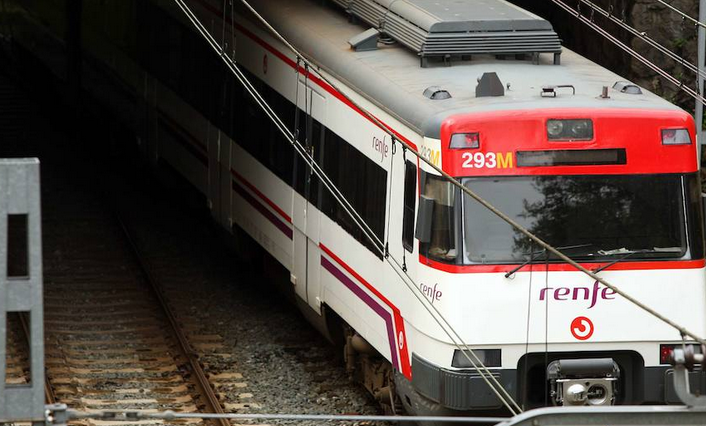 Uno de los trenes que operan en el Cercanías de San Sebastián de Renfe.