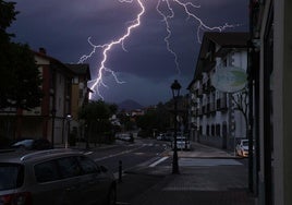 Tormenta eléctrica anoche en Irura.