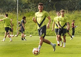 Unax Agote, durante un entrenamiento del Sanse en Zubieta.