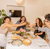 El motivo por el que no invitas a amigos a cenar a casa, según un arquitecto