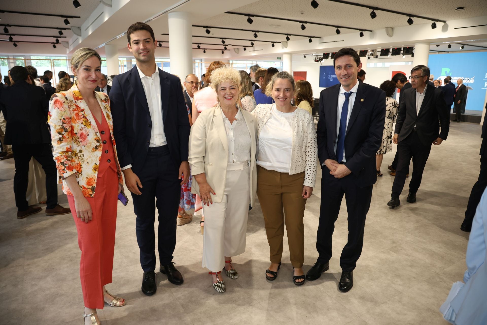 Los jeltzales Maria Ubarretxena, Joseba Díez Antxustegi, Maite Peña, Itziar Agirre y Noël d'Anjou.