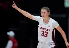 Jump, con la universidad de Stanford donde se convirtió en la máxima triplista de la historia.