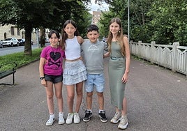 Alaia de la Cruz, IIzadi Uribarren, Maddi Etxebarria y Oihan Castillo, protagonistas de la tamborrada