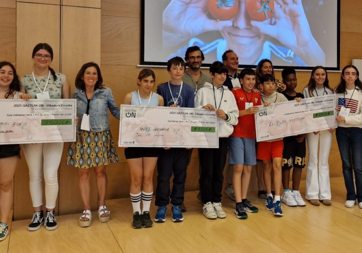 Estudiantes de Toki Alai y de El Pilar recogieron sus premios.