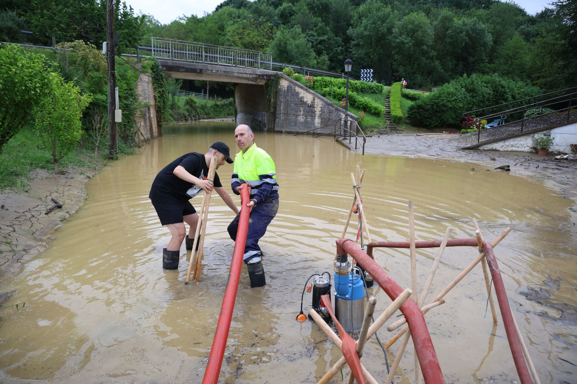Las imágenes de los desperfectos que deja la tromba de agua en Tolosaldea y Goierri