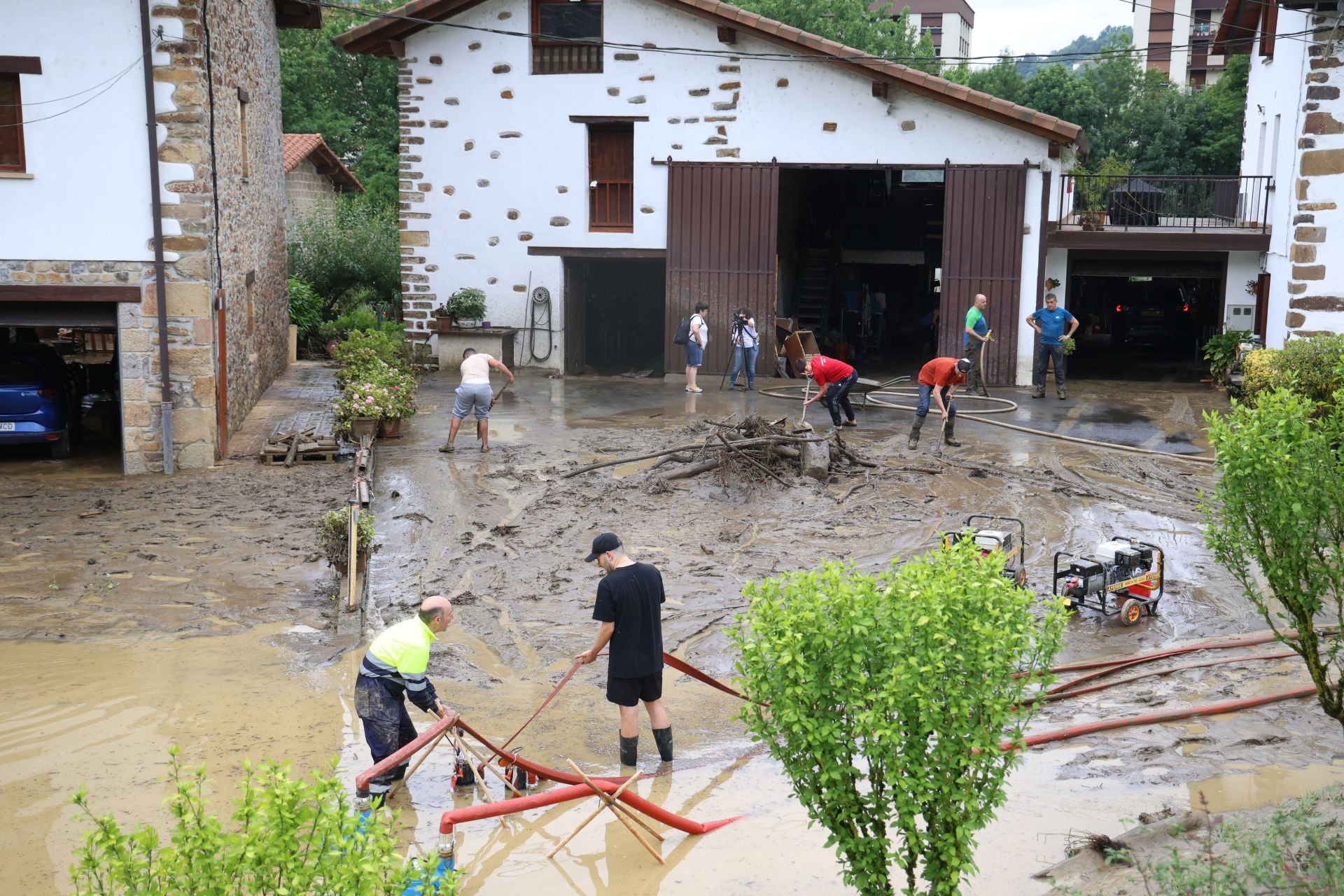 Las imágenes de los desperfectos que deja la tromba de agua en Tolosaldea y Goierri