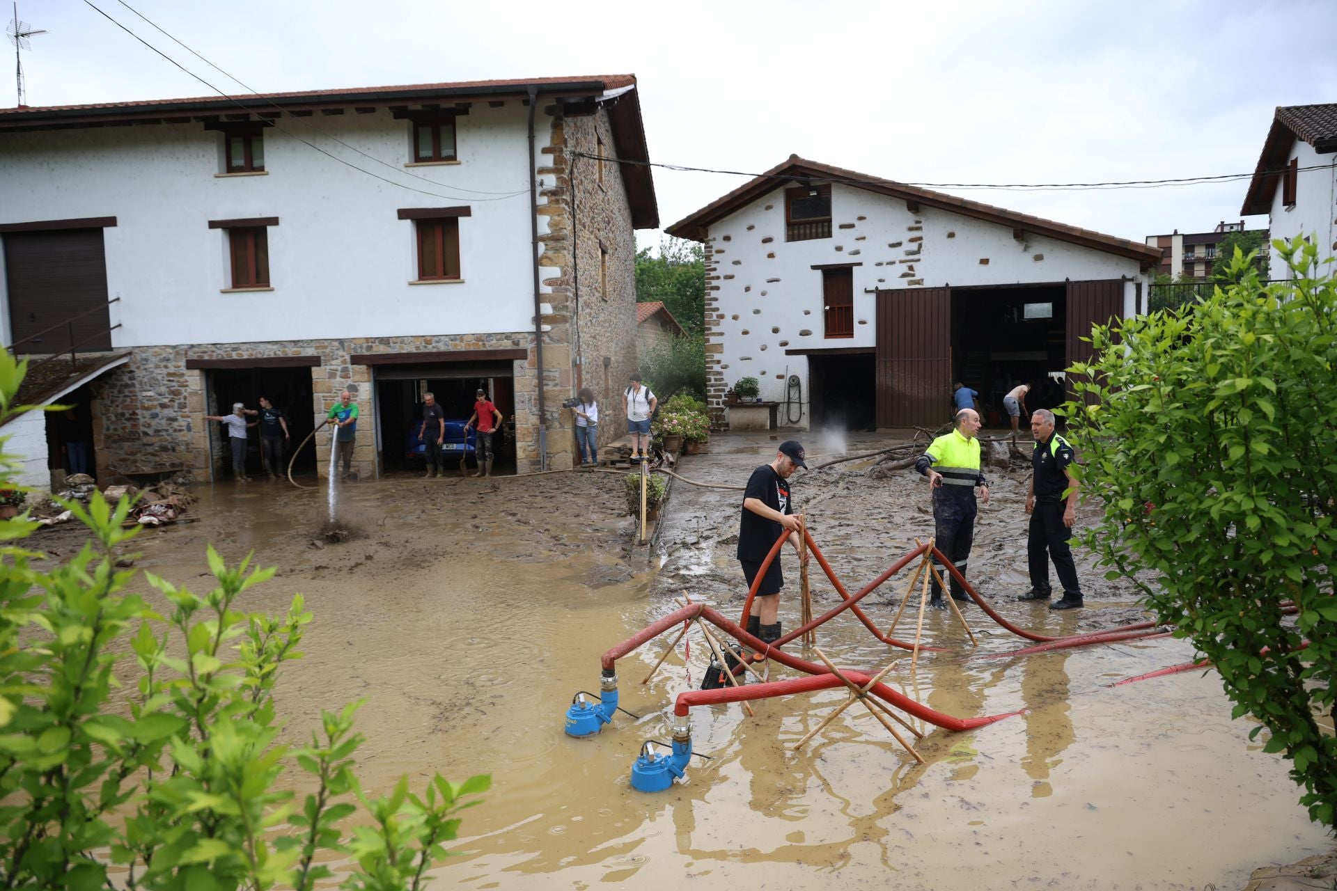 Las imágenes de los desperfectos que deja la tromba de agua en Tolosaldea y Goierri