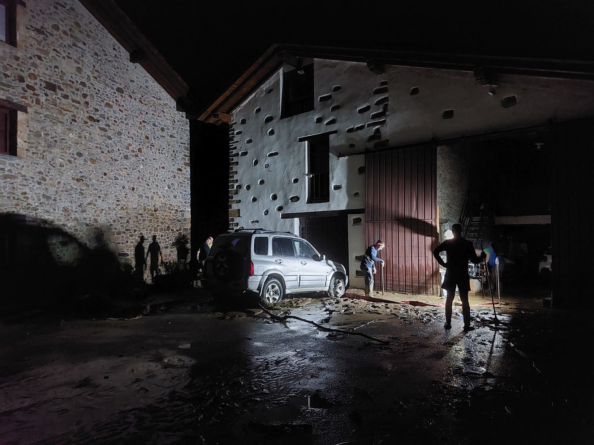 Las imágenes de los desperfectos que deja la tromba de agua en Tolosaldea y Goierri