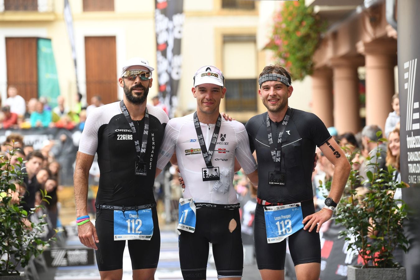 La lluvia no detiene a Montiel y Siffert en el triatlón de Zarautz