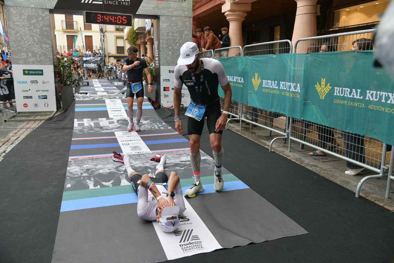 La lluvia no detiene a Montiel y Siffert en el triatlón de Zarautz