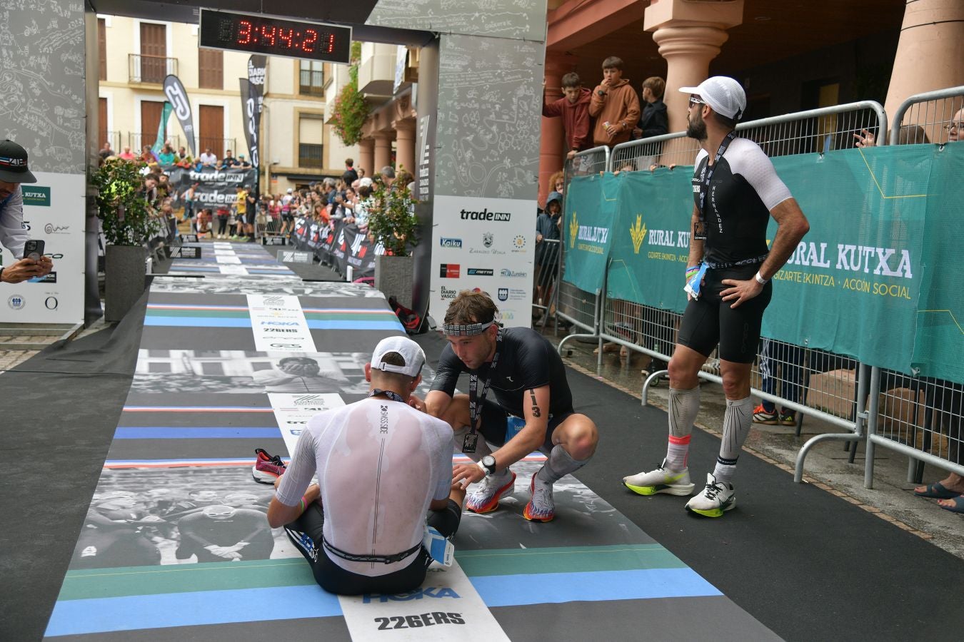 La lluvia no detiene a Montiel y Siffert en el triatlón de Zarautz