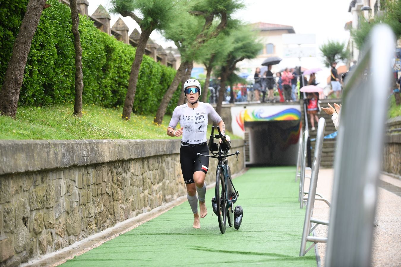 La lluvia no detiene a Montiel y Siffert en el triatlón de Zarautz