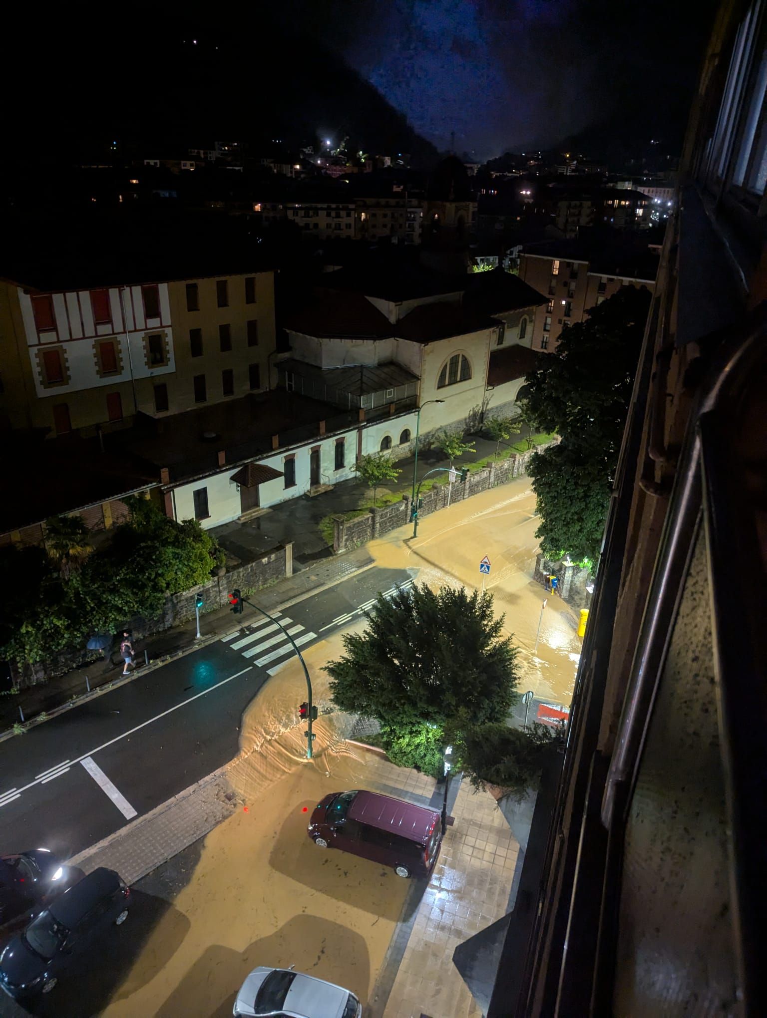 Calles anegadas este viernes por la noche en Tolosa