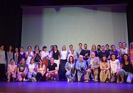 Acto de entrega del premio esta semana en Zarautz con presencia de los responsables del club.