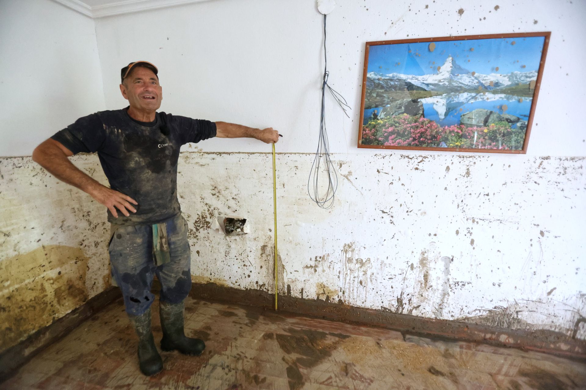 Agua, barro y boquetes: las imágenes del caserío de Iñaki Oria arrasado por la tormenta