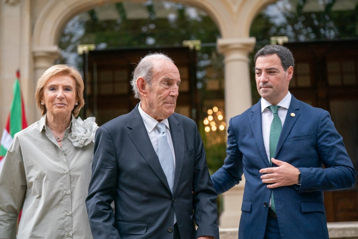 Homenaje a Garaikoetxea en Ajuria Enea