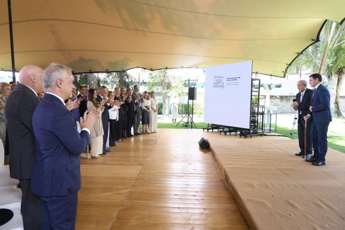Homenaje a Garaikoetxea en Ajuria Enea