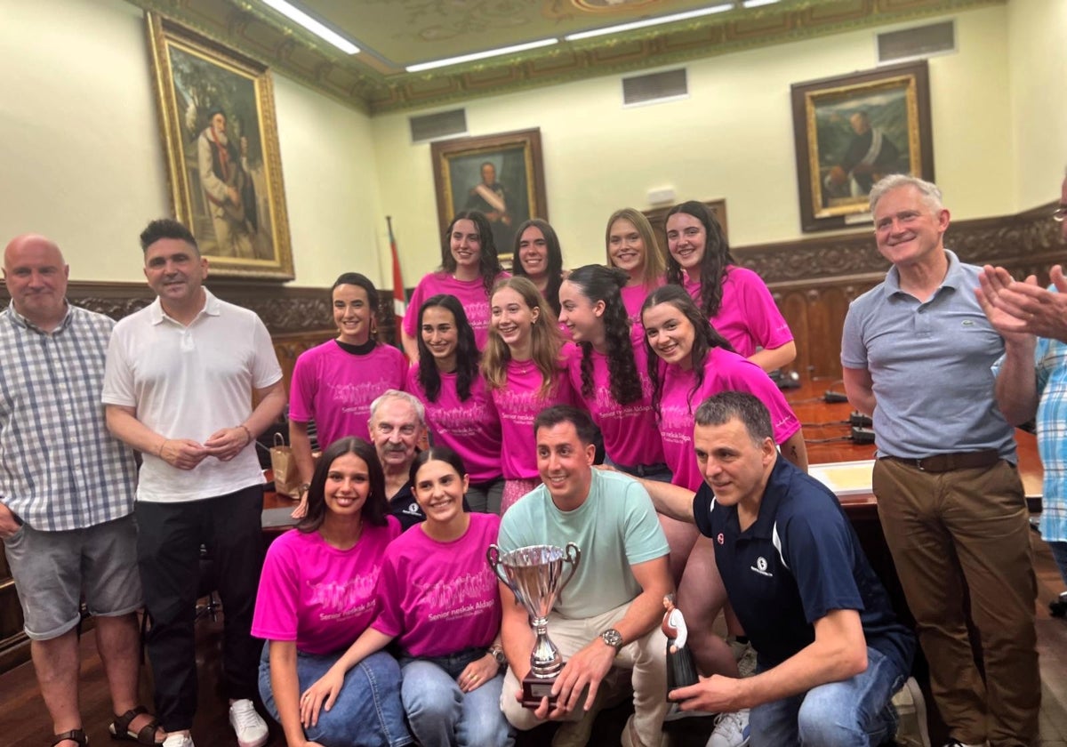 Reconocimiento institucional al Goierri Aldapa de baloncesto
