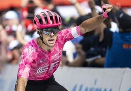 Albanese celebra su triunfo en Suiza.