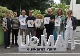 Irune Urbieta UEMAko lehendakariordea, Martin Aramendi UEMAko lehendakaria, Jesus Mari Ziluaga Ibarrangeluko alkatea, Jon Enrike Ormaiztegiko alkatea, Sorne Rubio Mundakako alkatea, Iñaki Ugalde Mutiloako alkatea, Natalia Rekarte Donamariako alkatea eta Ana Azkoitia Azkoitiko alkatea