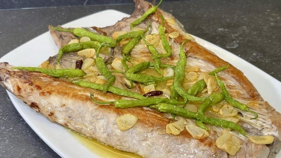 Receta de ventresca de bonito con piparras