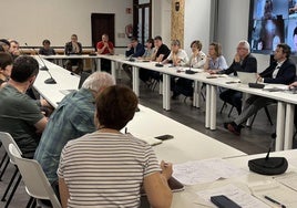 Reunión entre la Diputación de Gipuzkoa y los ayuntamientos afectados, este martes.