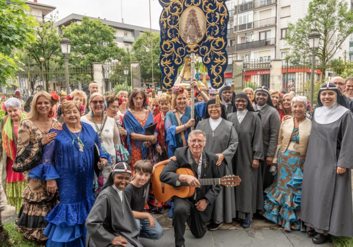 Durante todo el fin de semana, miembros y vecinos del municipio han celebrado la Romería del Rocío en Lasarte-Oria.