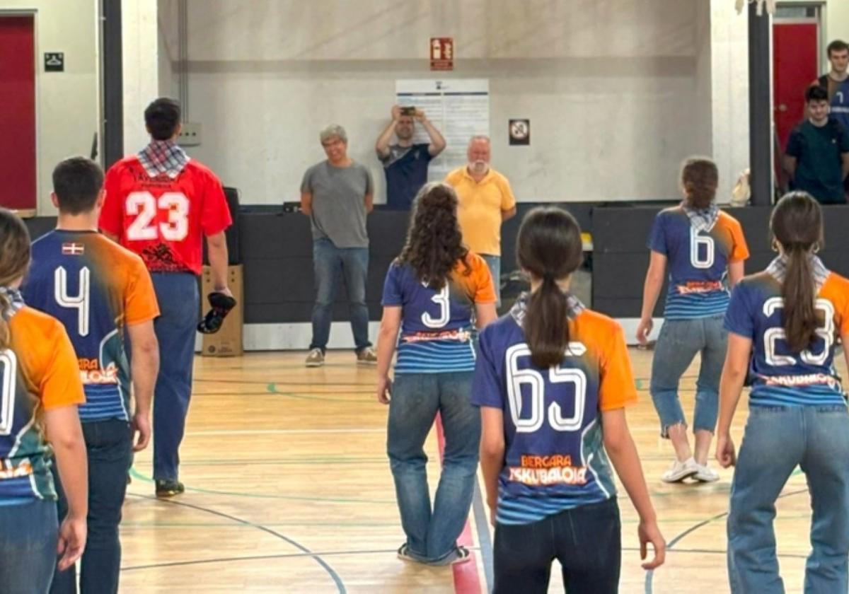 Sencillo y muy sentido homenaje a Josetxo y Juanlu