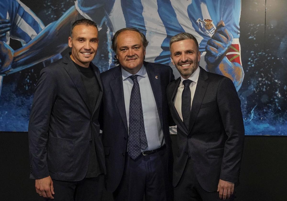 Sergio, Aperribay y Bretos, durante la presentación del nuevo entrenador y director de fútbol en Anoeta