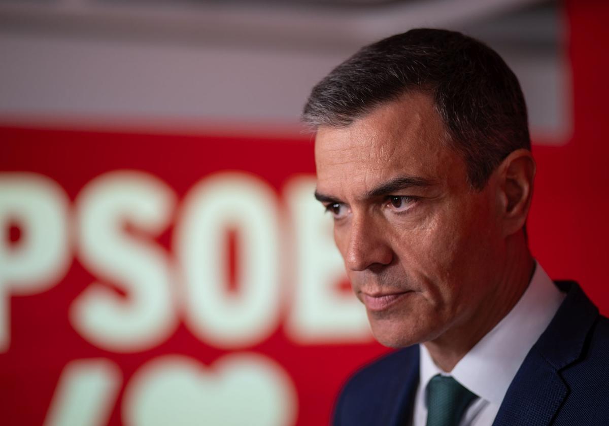 Pedro Sánchez, durante la rueda de prensa ofrecida este lunes en la sede del PSOE en Ferraz.
