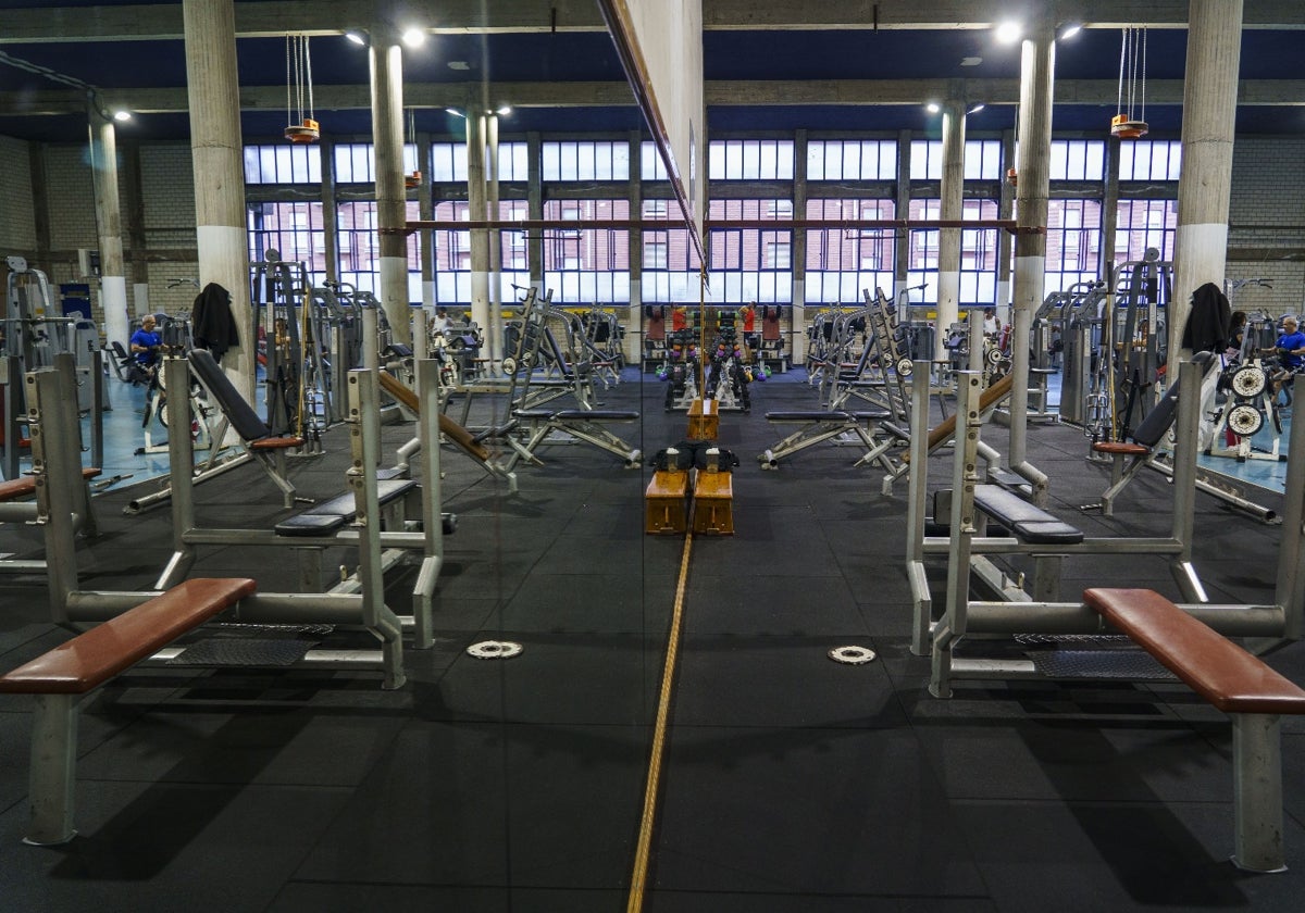 Imagen del estado actual del gimnasio del polideportivo hernaniarra.