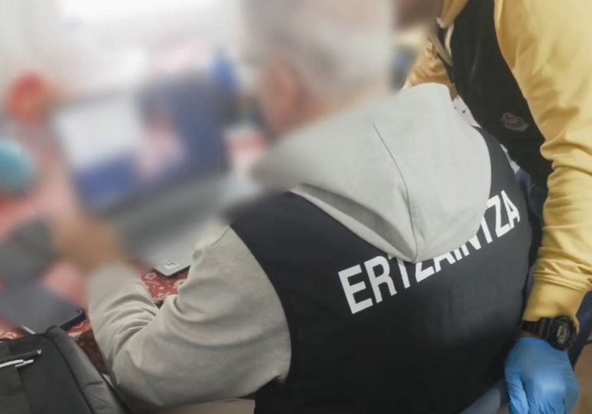 Una denuncia en Lasarte-Oria posibilita una detención en Toledo por pornografía infantil y agresión sexual a menores
