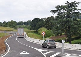 Imagen tomada este lunes del nuevo vial abierto que permite librar la zona del barrio Zabaleta.