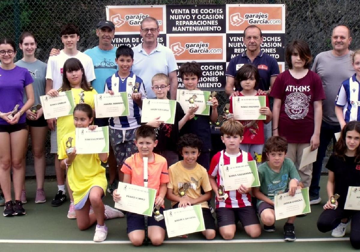 El club de pádel y tenis 40-15 cierra el curso con una entrega de diplomas