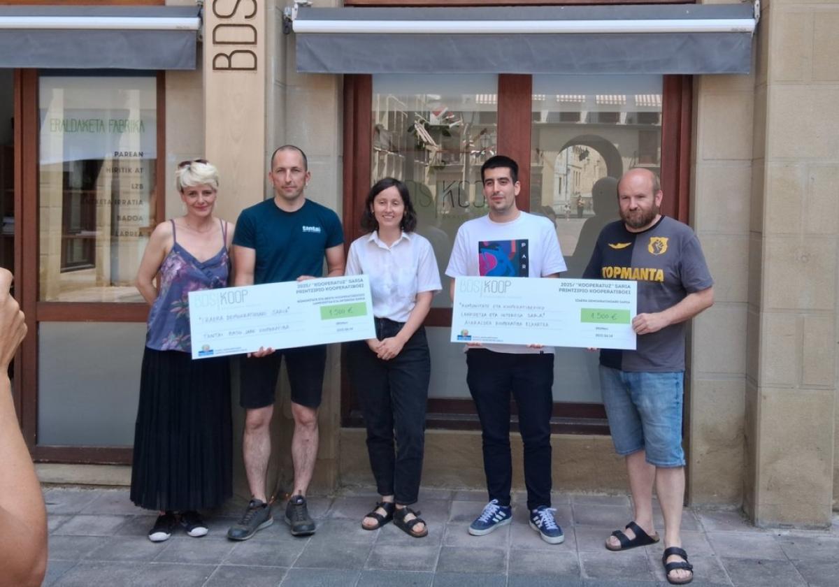 Sari banaketaren ekitaldia BDS Koopen egoitzan egin zen, bertan bi irabazleak izan zirelarik.