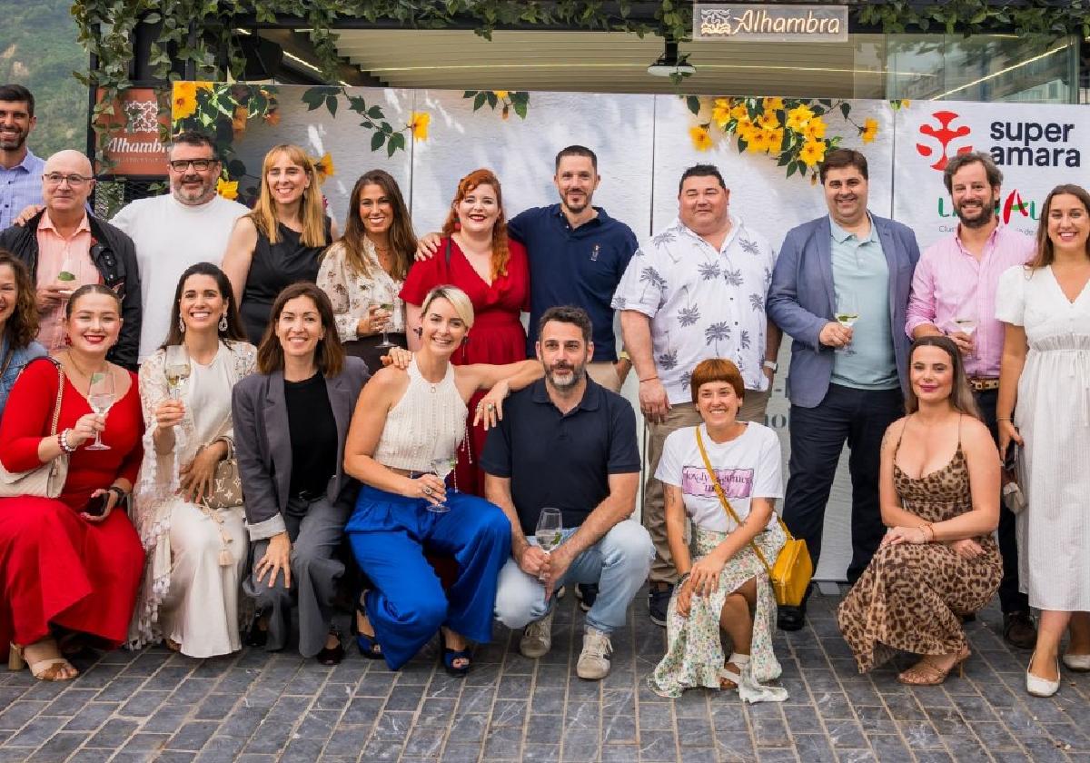 Representantes de Super Amara, Landaluz y Junta de Andalucía, con influencers del mundo gastronómico.