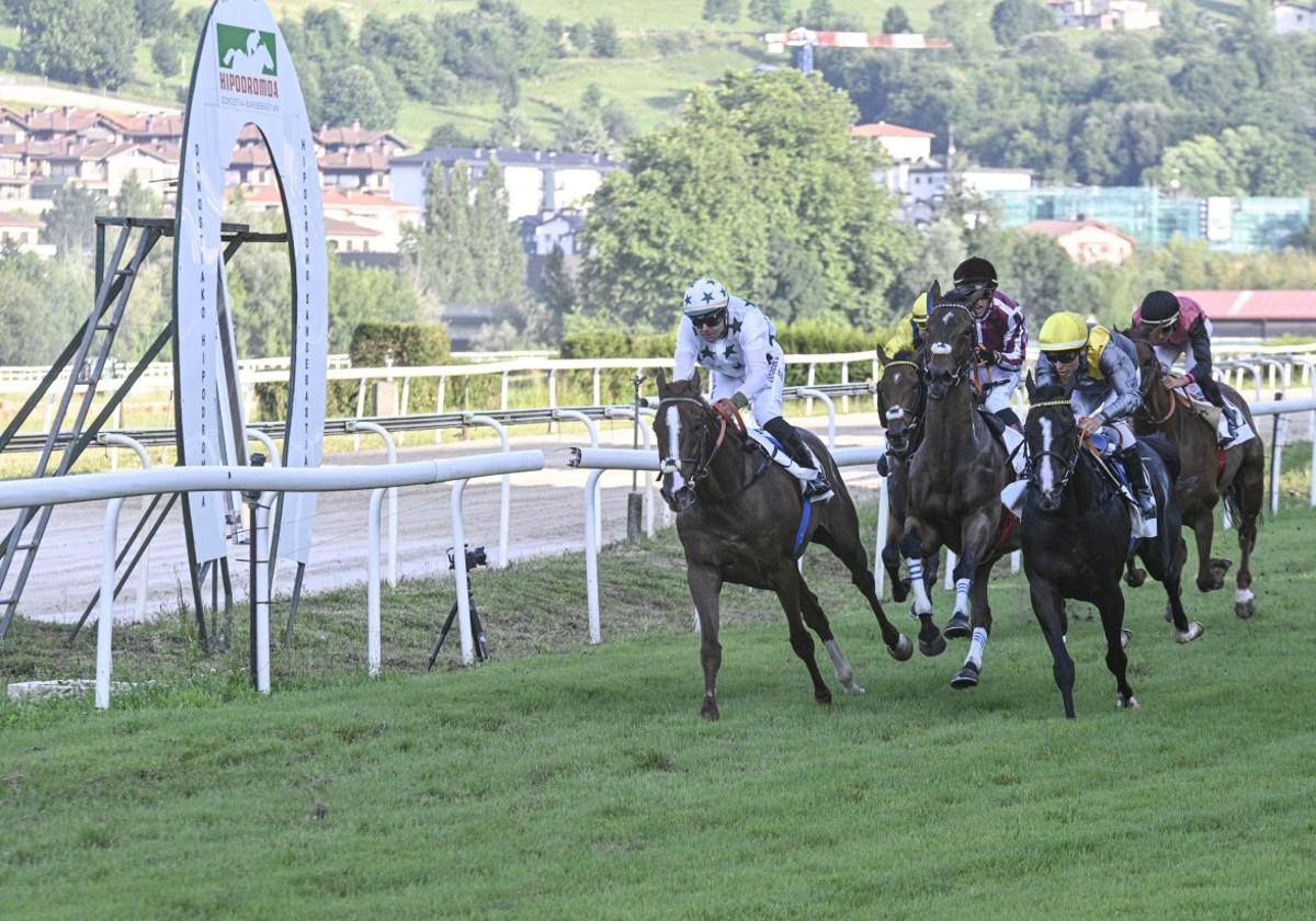'Pamplona' toma la cabeza.