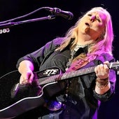 Melissa Etheridge llega hoy a Vitoria, en un momento vital en el que elige «la alegría y el amor».