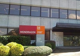 Vista de la entrada a las oficinas centrales de la Corporación Mondragón
