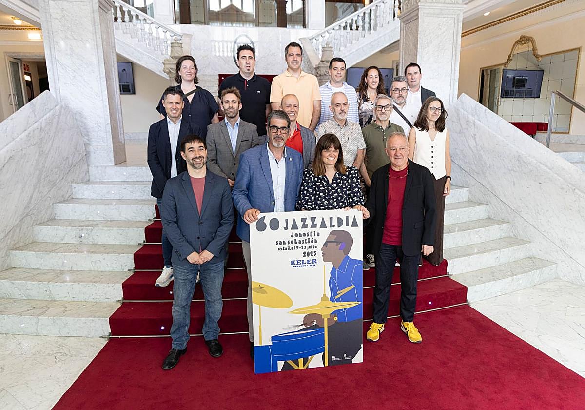 Representantes institucionales y colaboradores del Jazzaldia, ayer en el Victoria Eugenia..
