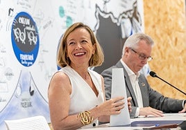 Eider Mendoza junto a José Ignacio Asensio durante el balance del ecuador de legislatura