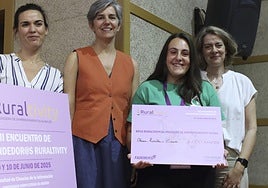 Oihana Recalde (de verde), en el acto de entrega del VIII Encuentro de Emprendedoras Ruraltivity.