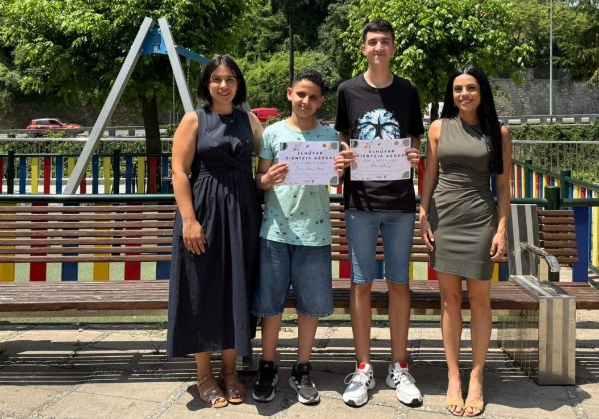 La Feria de la Ciencia de Elhuyar premia a dos chicos del pueblo