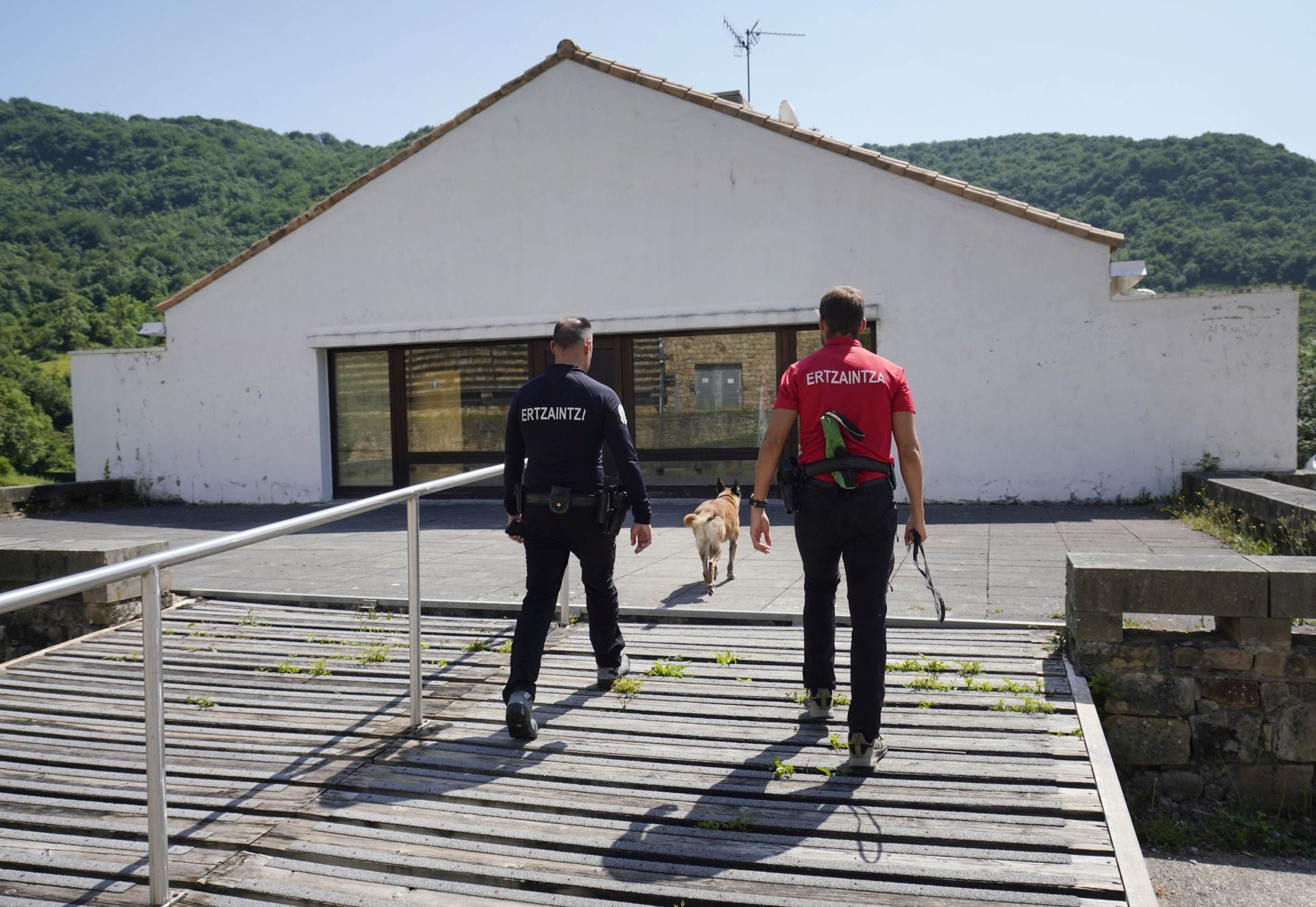 Visita a la unidad canina de la Ertzaintza