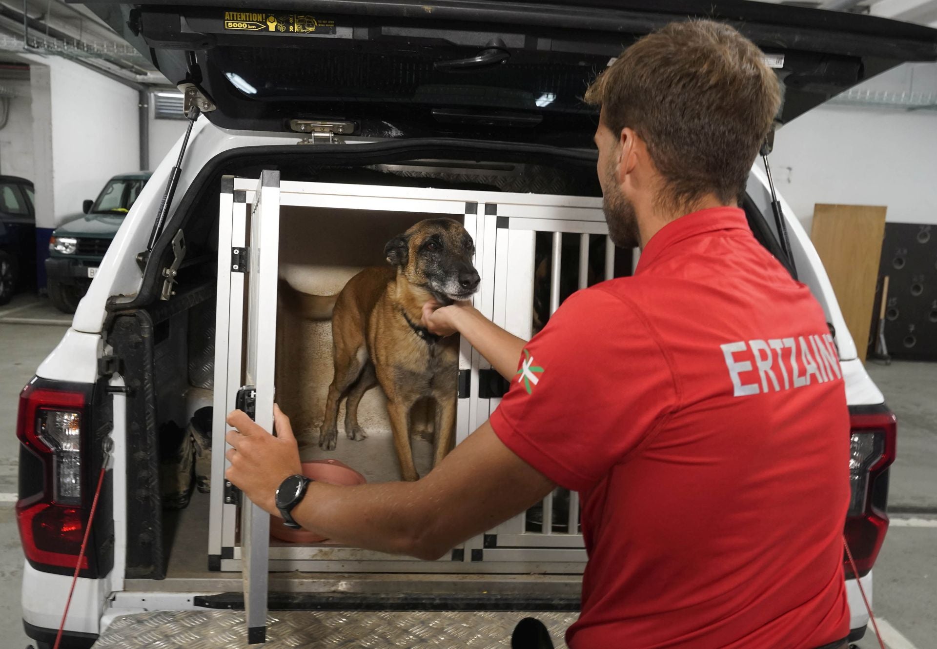 Visita a la unidad canina de la Ertzaintza